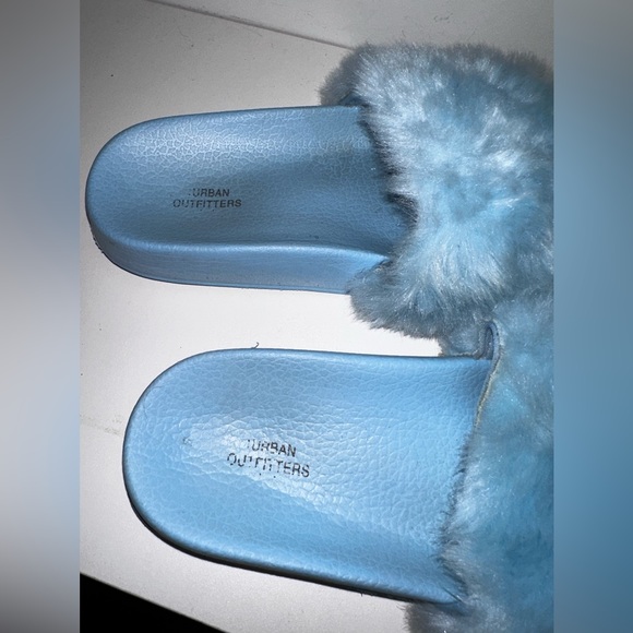 Urban outfitters slides - Picture 2 of 2